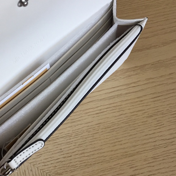 Michael Kors Hamilton Optic White Leather Wallet - Picture 4 of 7